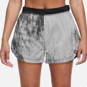 NWT Nike Trail Repel Running Shorts Mid-Rise 3” Lined Size: Medium